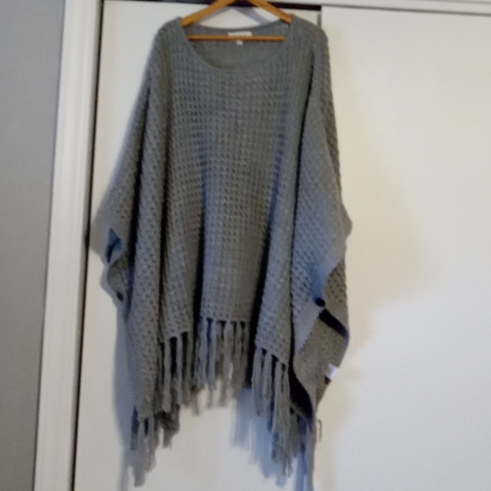 Listicle gray knitted afghan poncho